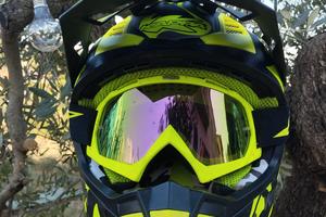 Casco da cross con occhiali 