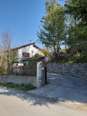 Casa unifamiliare in collina