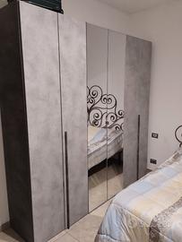 Armadio 6 ante, comò 3 cassetti,specchio2 comodini