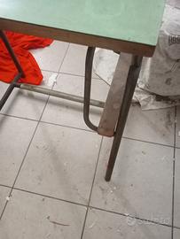 Tavolino scuola