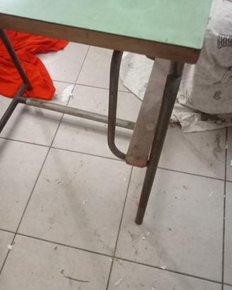 Tavolino scuola