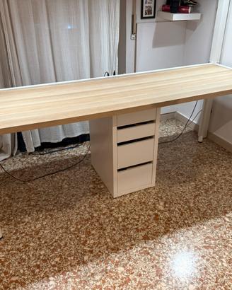 Scrivania Ikea con cassettiera