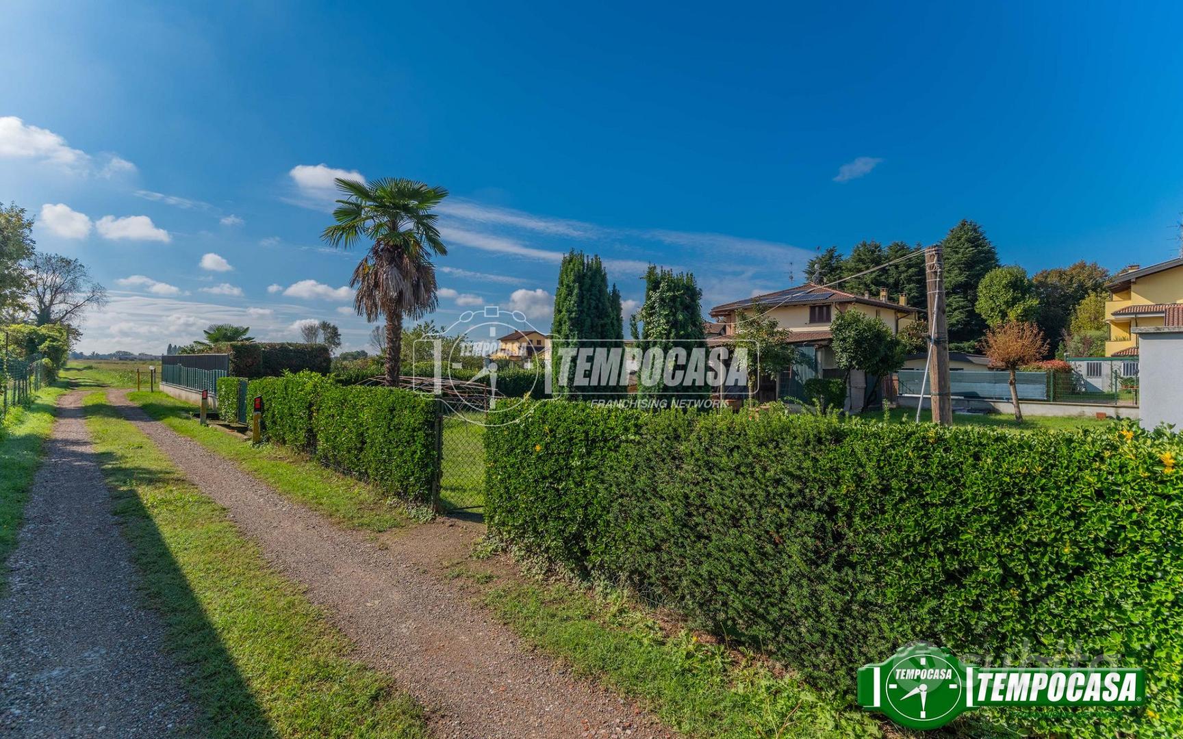 TERRENO EDIFICABILE CON POSSIBILITA' DI REALIZZARE - Vista 4