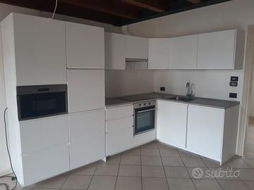 Cucina Ikea completa ad angolo