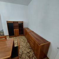 Sala completa di tavolo e sei sedie imbottite