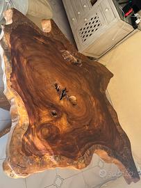 Tavolo  ricavato da radice di albero