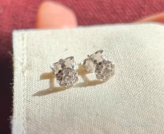 Orecchini in oro 18 kt 750 e zirconi certificato