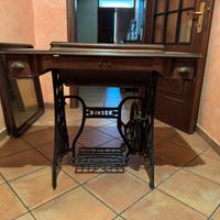 Macchina da cucire Singer vintage con mobile
