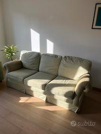 Divano 3 posti + 2 cuscini + copri divano
