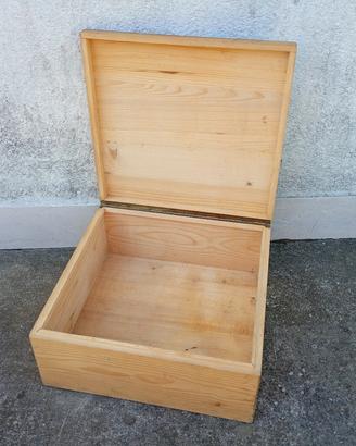 cassa di legno con chiusura 