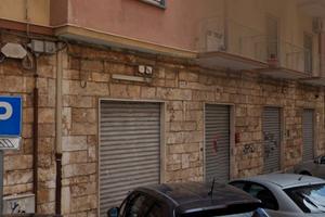 Locale uso deposito bari via muciaccia