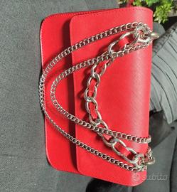 Borsa rossa a mano o tracolla 