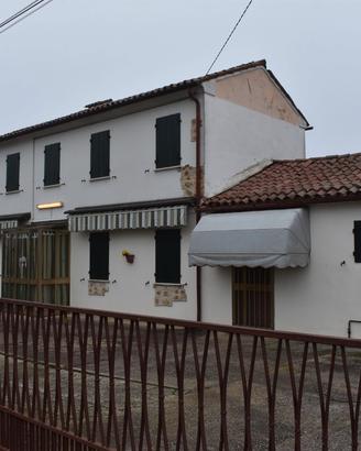 Casa singola con giardino
