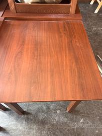 Tavoli e Sedie in Legno