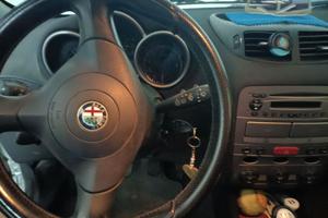 Alfa 147 a benzina 1600 anno 2001 5 porte