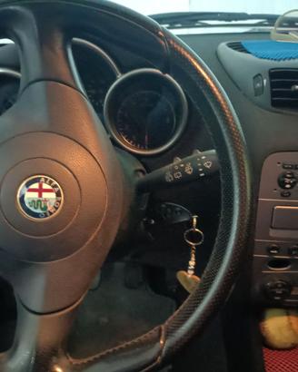 Alfa 147 a benzina 1600 anno 2001 5 porte