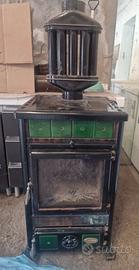 stufa a legna in maiolica