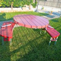 tavolino con sedie pieghevoli 