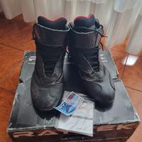 Scarpe stivaletti da moto alti e imbottiti per la 