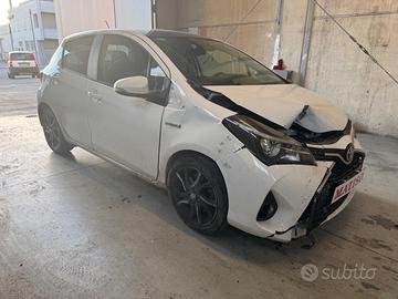 Toyota Yaris 1.5 benzina/Hybrid. INCIDENTATO