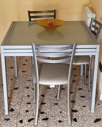 TAVOLO E 4 SEDIE