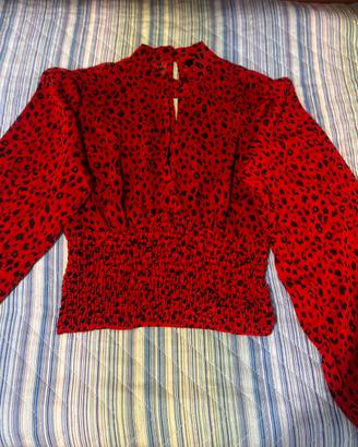 Blusa nera e rosa animalier