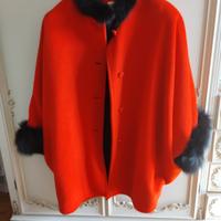 cappotto collo e polsini in pelliccia 