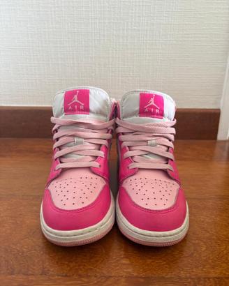  Air Jordan 1 Mid "Fierce Pink"