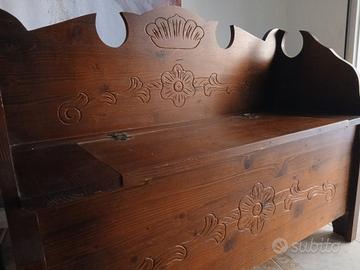 elegante cassapanca in legno a due posti 