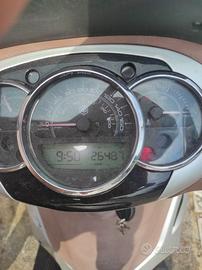 Beverly 300 i.e. 2015 INCIDENTATO