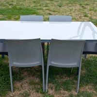 tavolo da esterno + 6 sedie in plastica 