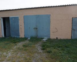 Garage e posti auto/barche in via Cavallarola