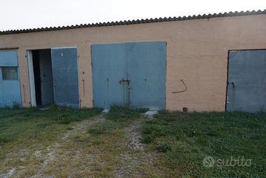 Garage e posti auto/barche in via Cavallarola