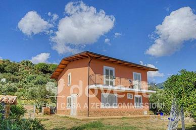 Villa di 200 m² con 5 locali a Falerna