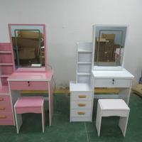 Scrivania con specchio, postazione trucco