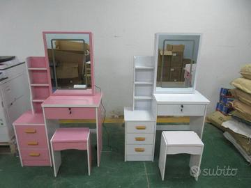 Scrivania con specchio, postazione trucco