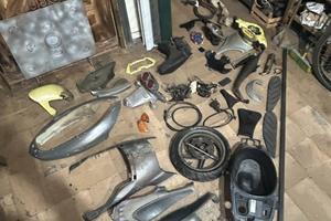 pezzi aprilia sr fari tondi