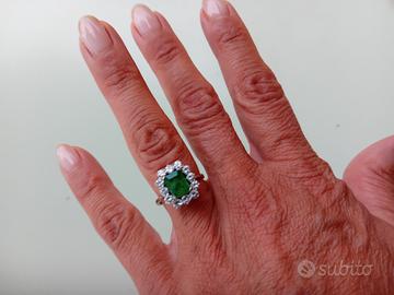 anello oro bianco,smeraldo,diamanti