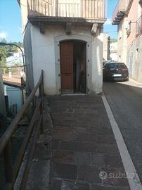 Locale uso com.le/ magazzino/deposito/prima casa