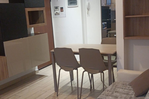 Bilocale fronte metro