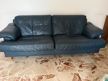 Divano in pelle blu