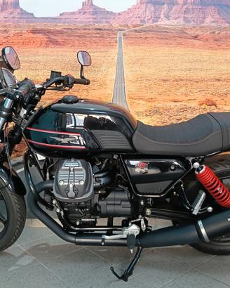 Moto Guzzi V7 IV Stone special edition