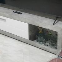 mobile porta TV ancora con la pellicola 