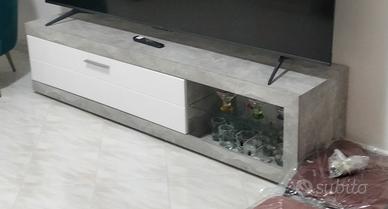 mobile porta TV ancora con la pellicola 