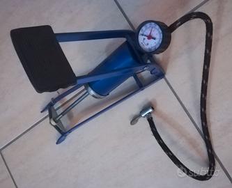Pompa universale portatile a Pedale con Manometro