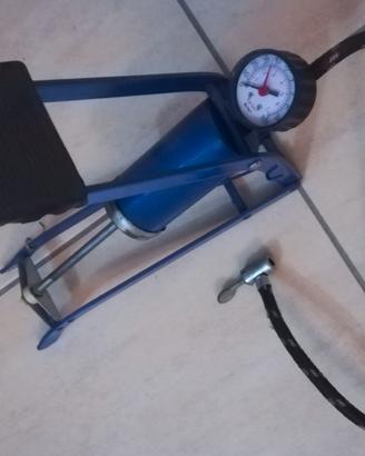 Pompa universale portatile a Pedale con Manometro