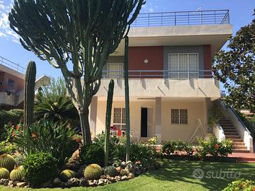 Vendita Villa due livelli Viale dei lidi, 352