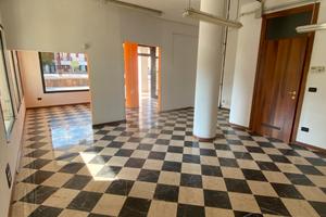 Privato affitta negozio centro Spresiano