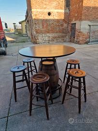 BOTTE TAVOLO CON SGABELLI