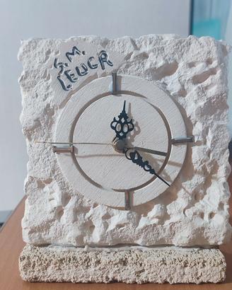 orologio in pietra pugliese 